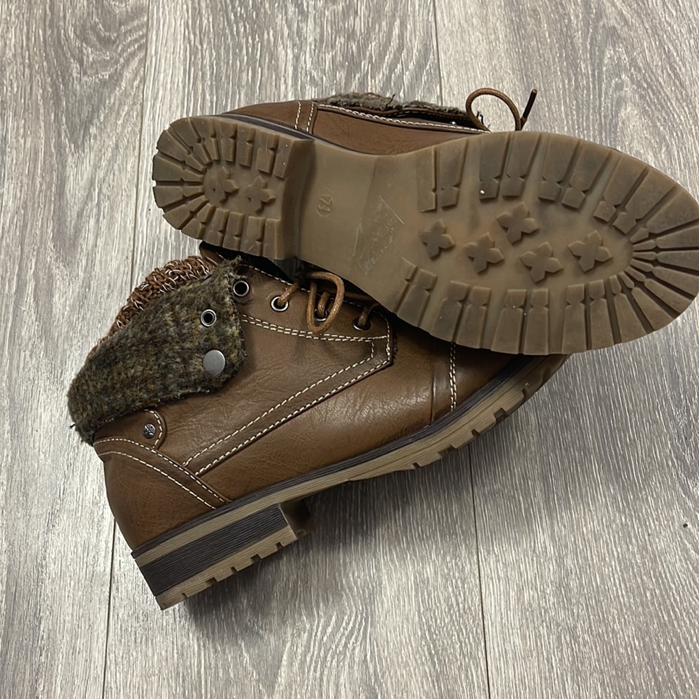 New Moda Chics Boots - Picture 3 of 3